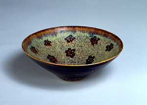 Tortoiseshell glazed bowl with plum bolssom design.