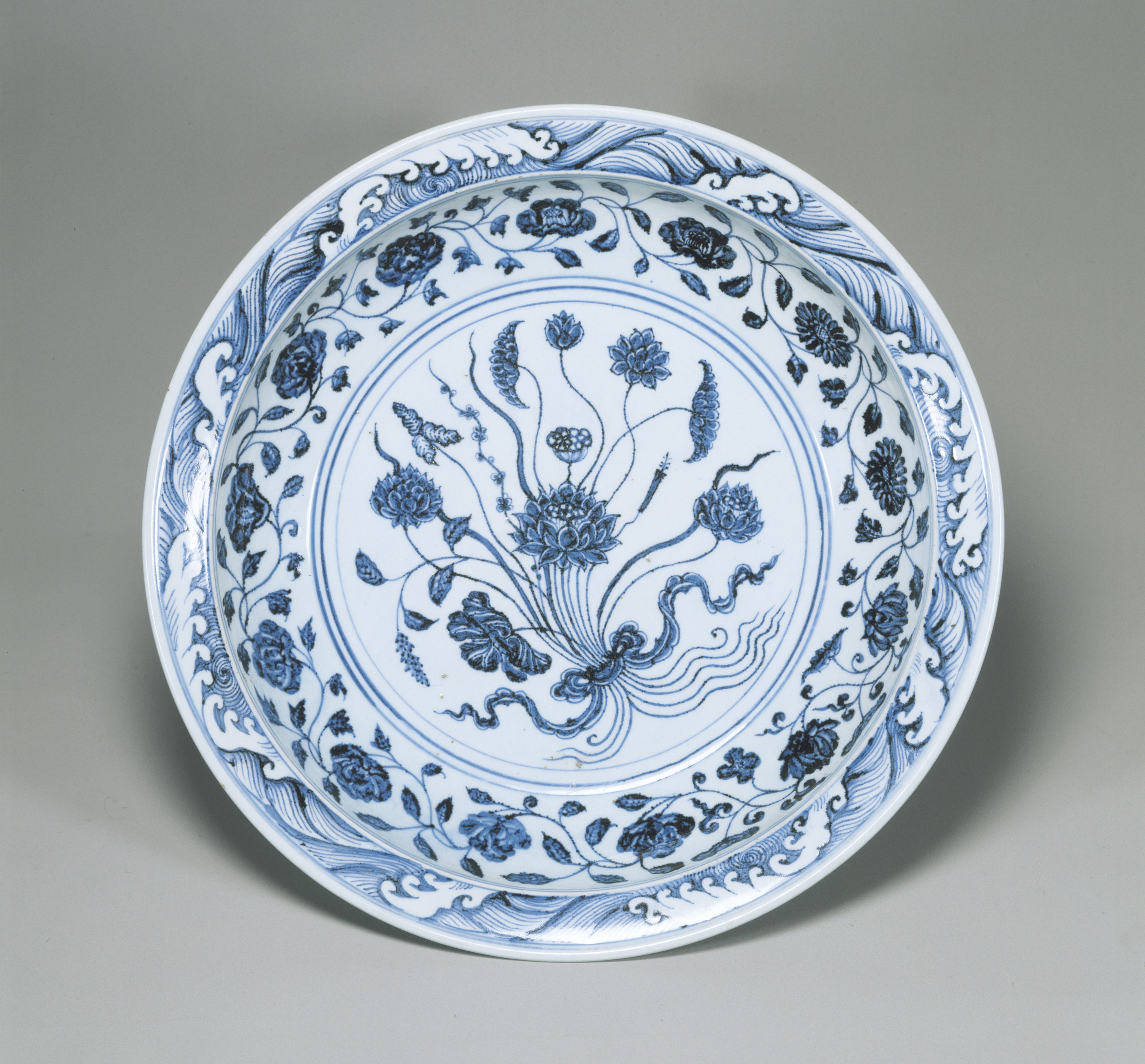 blue lotus bouquet sentence platter 東京国立博物館蔵品 青花束蓮文大皿 | 陶器, 陶磁器, 磁器
