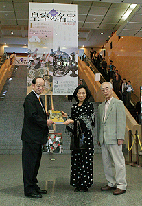 特別展　皇室の名宝　10万人