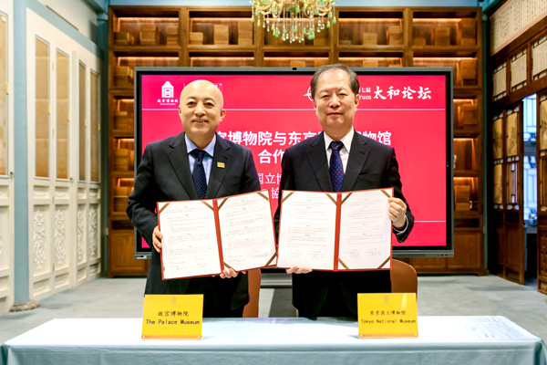 (左)故宮博物院 王旭東院長、(右)東京国立博物館長 藤原誠