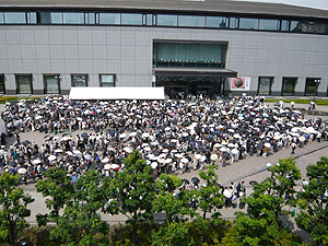  阿修羅展入場待ちに並ぶお客様の列