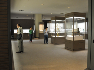 【図3】　入口からみた旧東洋館の5室（2009年6月4日撮影）