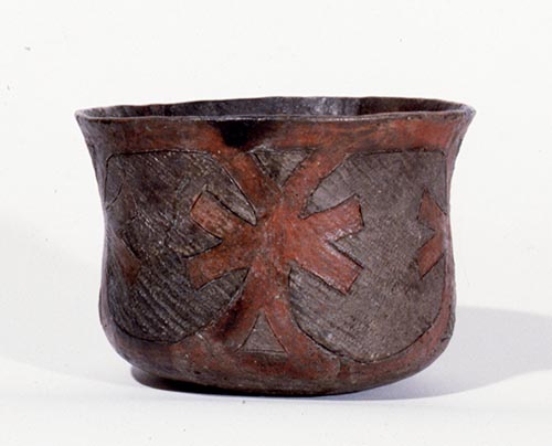 重要文化財　赤彩鉢形土器