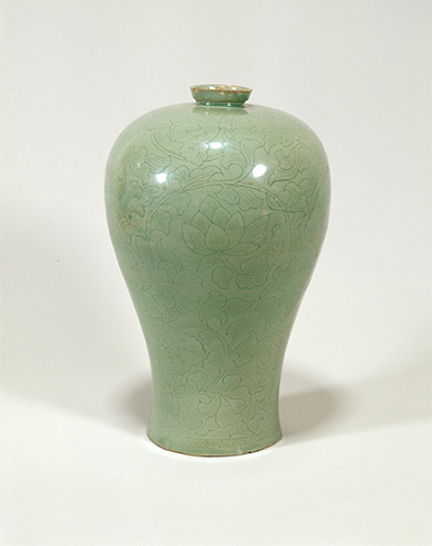 青磁蓮唐草文瓶　朝鮮　高麗時代・12世紀　明治25年（1892）