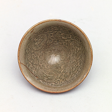 江戸後期　播陽東山　「姫路製」銘　青磁鯛の図中皿13.9cm  0223Ｎ312