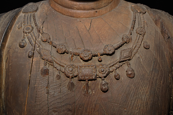 重要文化財　楊柳観音菩薩立像の胸の飾り
