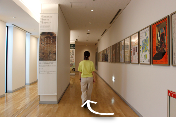 平成館と本館を繋ぐ連絡通路の画像