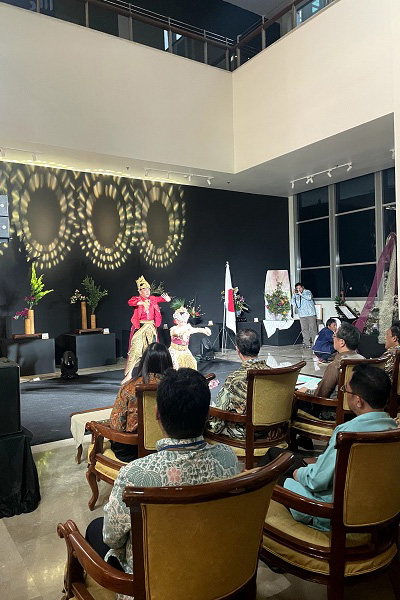 式典でのインドネシアの伝統舞踊の様子