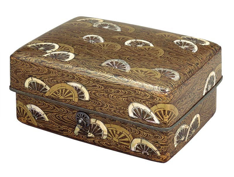 Tebako (Cosmetic box), Wheels-in-stream design in maki-e lacquer and mother-of-pearl inlay