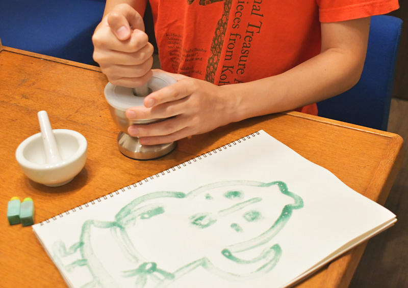 「石から絵の具をつくろう」（事前予約制）のイメージ