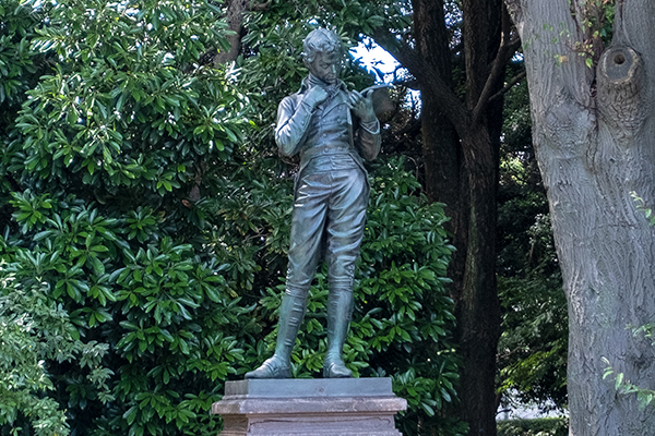 Statue of Edward Jenner