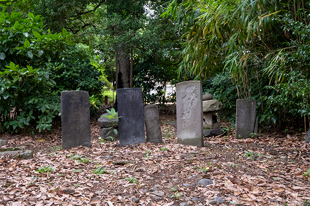 Gravestones of the clan of Arima