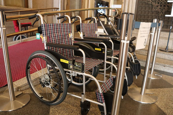 ご寄附いただいた車いす