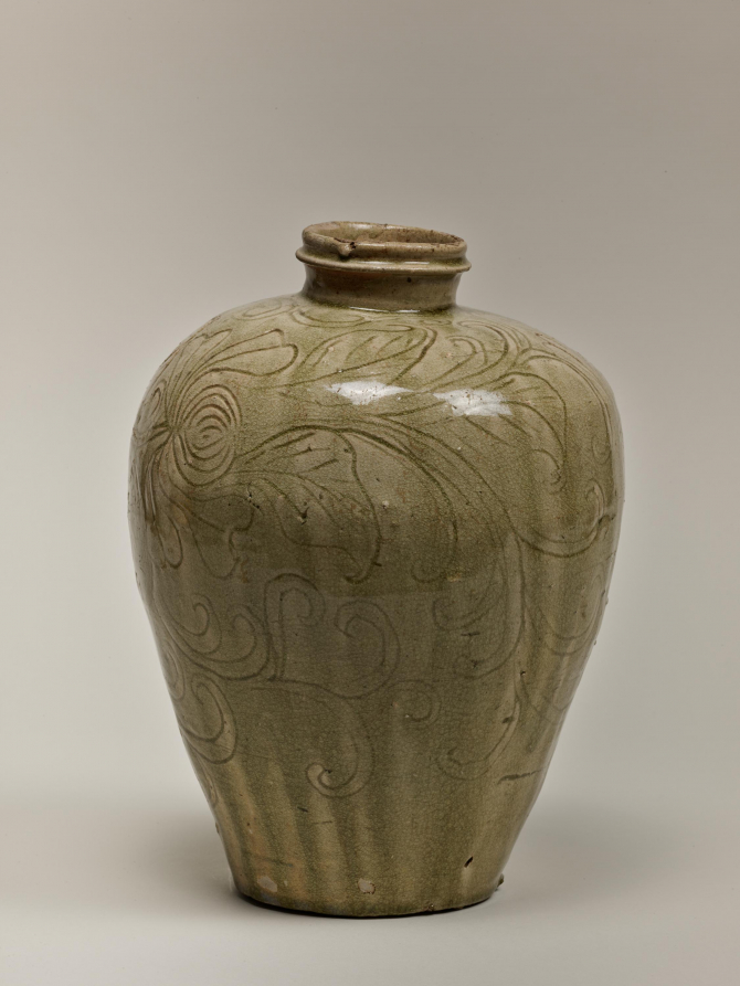 Image of "藏骨器（黄釉缠枝牡丹纹瓶）"