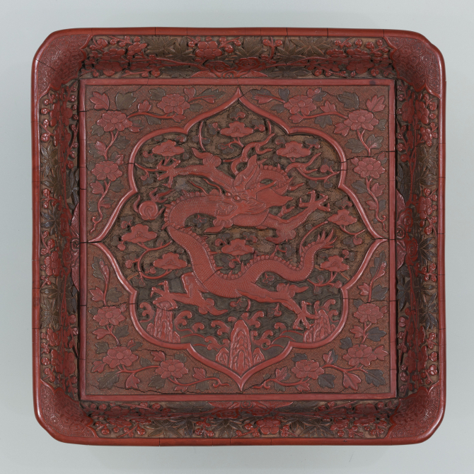 Image of "Tray with a Dragon"