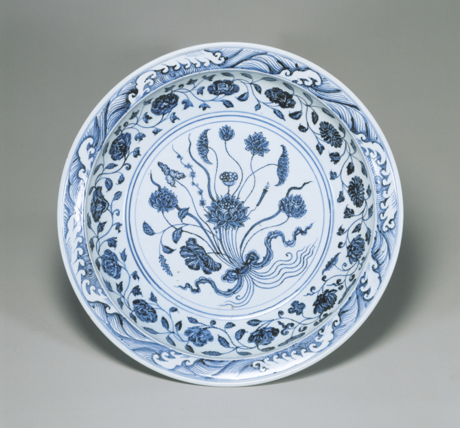 Image of "Large Dish with a Lotus Bouquet"