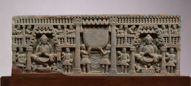 『浮彫「仏鉢供養」・「交脚菩薩像」』の画像