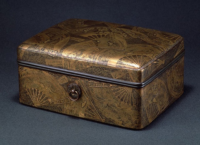 Image of "Tebako (cosmetic box)."