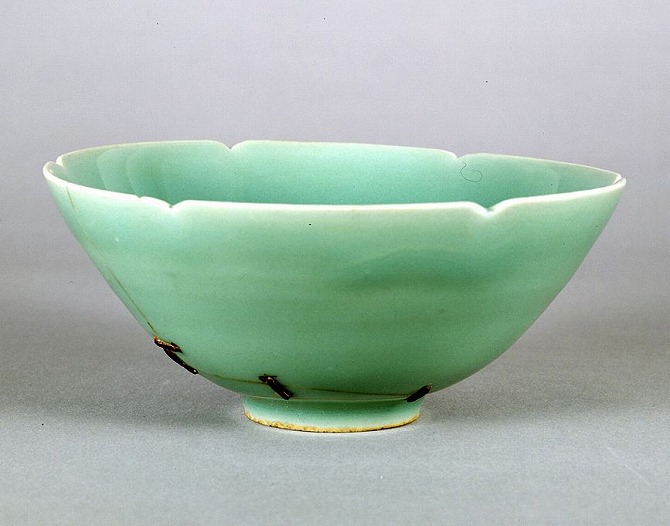 Image of "Celadon glazed tea bowl, known as "Bakohan"."