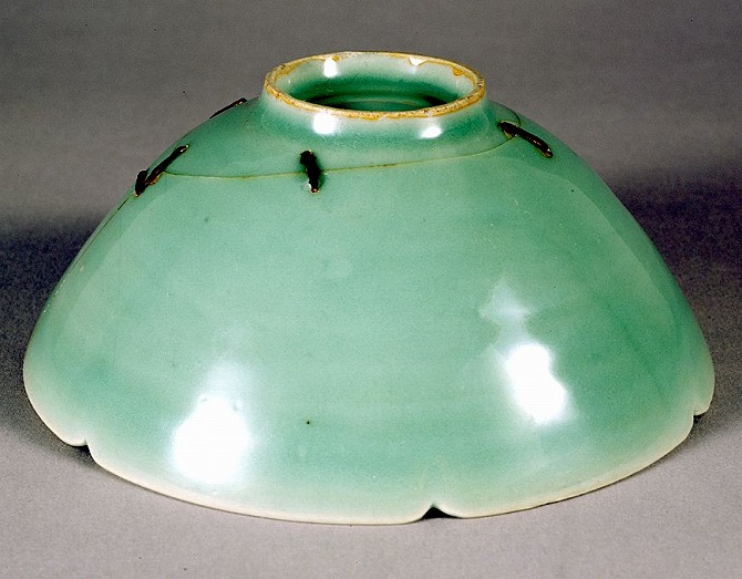 Image of "Celadon glazed tea bowl, known as "Bakohan"."