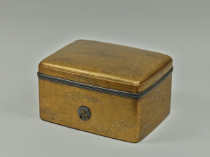 Image of "Tebako (Cosmetic box), Cart wheels in stream design in mother of pearl inlay"