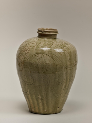 Image of "藏骨器（黄釉缠枝牡丹纹瓶）"