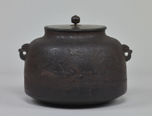 Image of "Tea kettle of shinnari type, Old Ashiya Ironware."