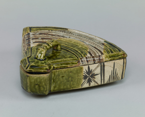 Image of "Covered dish in shape of fan, oribe type, Mino Ware."