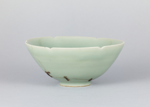 Image of "Bowl with a Foliate Rim, Named "Bakōhan""