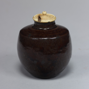 Image of "Apple-Shaped Tea Caddy, Named “Uji”"