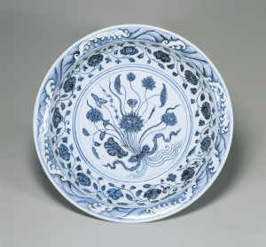 Image of "Large Dish with a Lotus Bouquet"