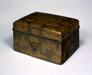 Image of "Cosmetic Box with Cypress-Fan Crests"