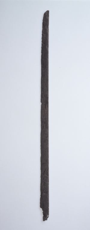 Image of "Iron sword with inscriptions in silver inlay."