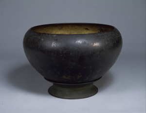 『金銅鉢』の画像