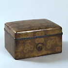 Image of "Tebako (Cosmetic Box), Scattered cypress fan design in maki-e lacquer, Kamakura period, 13th century (Important Cultural Property)"