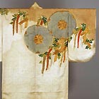 Image of "Kosode (Garment with small wrist openings), Drum and wisteria design on white figured satin, Edo period, 17th century"