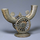 『重要美術品　車輪付双角杯　朝鮮　三国時代(加耶)・5世紀　小倉コレクション保存会寄贈』の画像