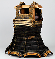 『重要文化財 黒韋肩白威胴丸 南北朝時代・14世紀 藤原清子氏寄贈』の画像