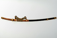 『重要文化財　黒韋包金桐文糸巻太刀　室町時代・15世紀』の画像