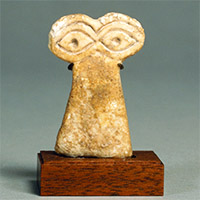 『石製「眼の偶像」　シリア、テル・ブラク出土　前4千年紀後半　古澤静子氏寄贈』の画像