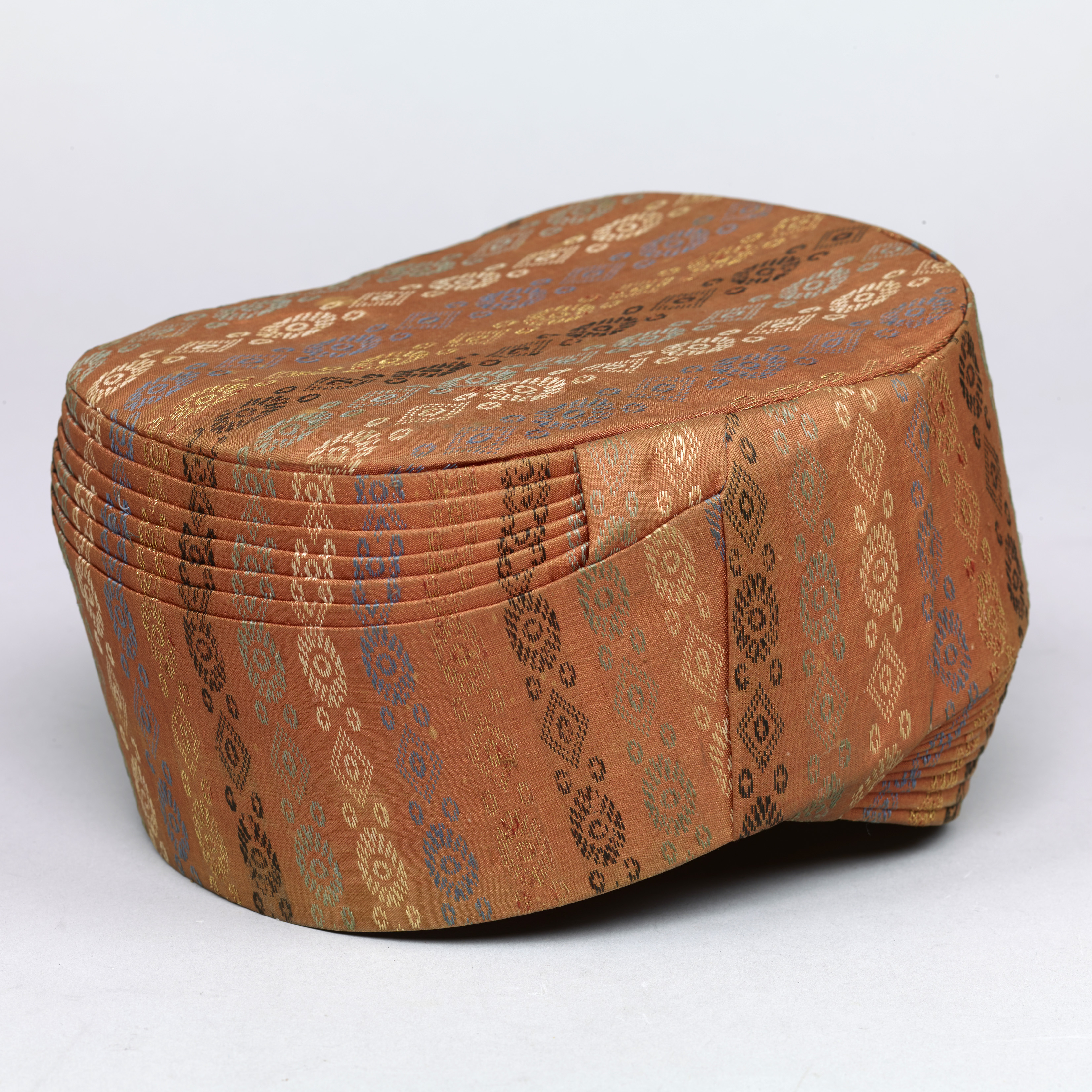 Image of "Headwear for Prince, Ryukyu, Second Sho dynasty, Ryukyu kingdom, 19th century (Gift of Mr. Higa Kamato, On exhibit from July 28, 2015)"