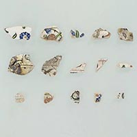 『イズニク陶器片　	東京都文京区 東京大学構内出土　オスマン朝時代・17世紀　東京・東京大学埋蔵文化財調査室蔵』の画像