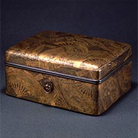 Image of "Tebako (Cosmetic box), Scattered fan design in maki-e lacquer, Muromachi period, 15th century (Important Cultural Property)"