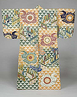 『厚板　紅緑段雲矢襖鱗模様　江戸時代・19世紀』の画像