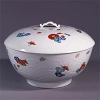 Image of "Lidded Vessel, Chrysanthemum and stream design in overglaze enamel, Imari ware, Kakiemon type, Edo period, 18th century"