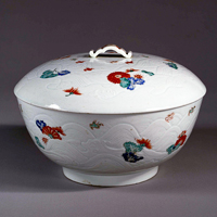 Image of "Lidded Vessel, Chrysanthemum and stream design in overglaze enamel, Imari ware, Kakiemon type, Edo period, 18th century"