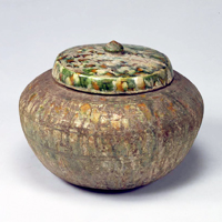 Image of "Three-color Glazed Urn with Cover, From Ai, Ibaraki-shi, Osaka, Nara period, 8th century (Important Cultural Property)"