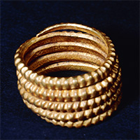 Image of "Gold Rings, From Niizawa Senzuka No. 126 Tumulus, Kawanishi-cho, Kashihara-shi, Nara, Kofun period, 5th century (Important Cultural Property)"