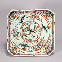 Image of "Bevel-edged Footed Tray, Flying phoenix design in overglaze enamel, Attributed to Okuda Eisen, Edo period, 18th-19th century (Important Art Object, Gift of Mr. Okochi Masatoshi)"