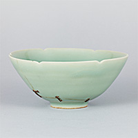 Image of "Bowl with Foliate Rim, Celadon glaze; known as &quot;Bakohan&quot;, Longquan ware, China, Southern Song dynasty, 13th century (Important Cultural Property, Gift of Mr. Mitsui Takahiro)"